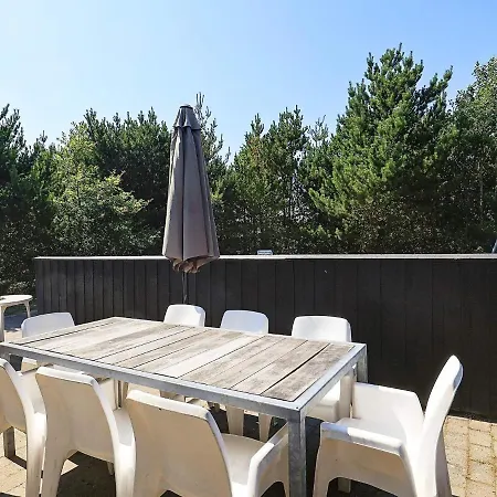Three-bedroom Holiday In 87 * Blåvand