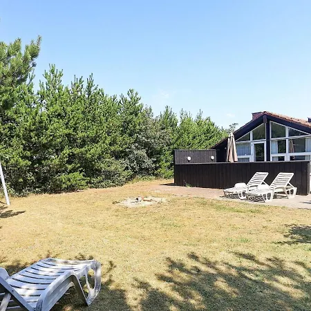 Three-bedroom Holiday In 87 * Blåvand