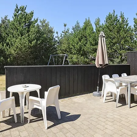 Three-bedroom Holiday In 87 *