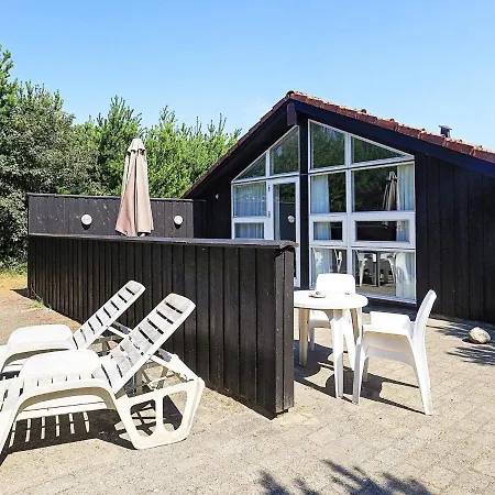 Three-bedroom Holiday In 87 * Blåvand