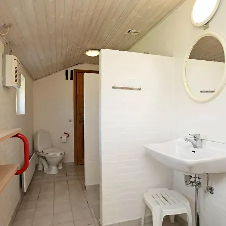 Three-bedroom Holiday In 87 *